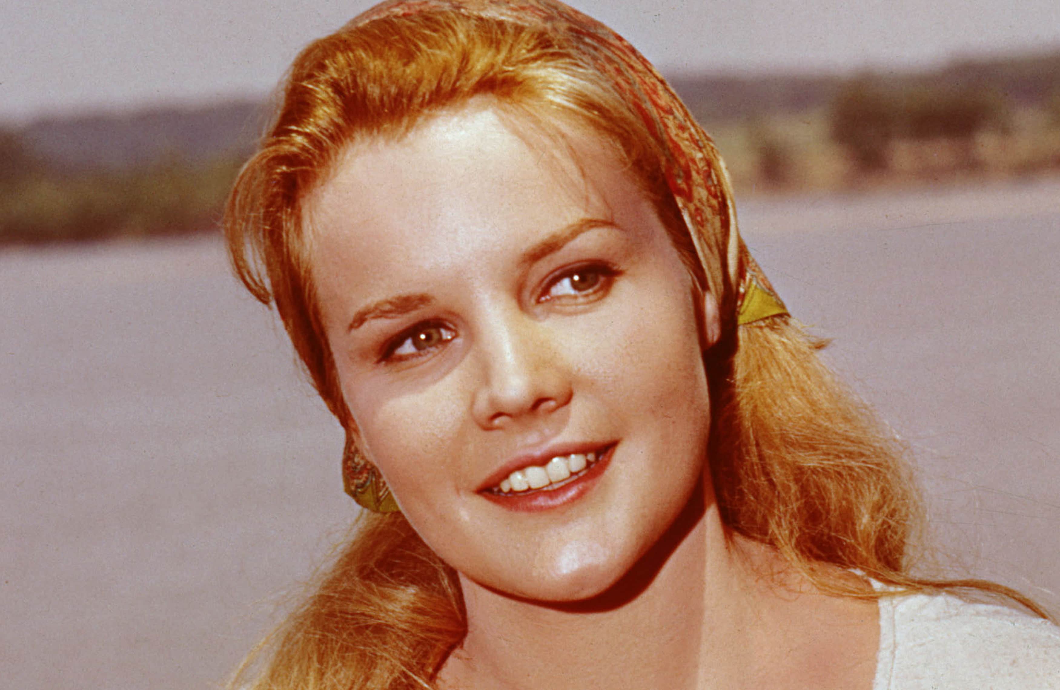 Top pics of deni yanuar's XXX archive donna frace add photo