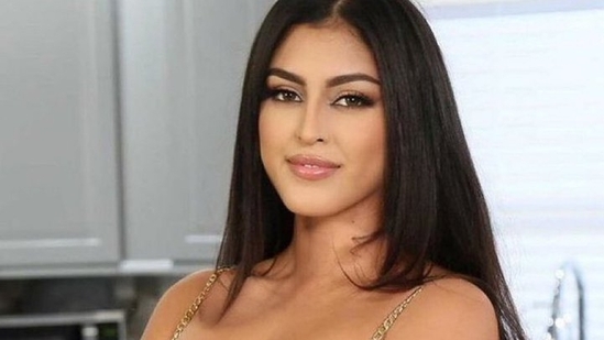 ali frotan recommends Shara Leone