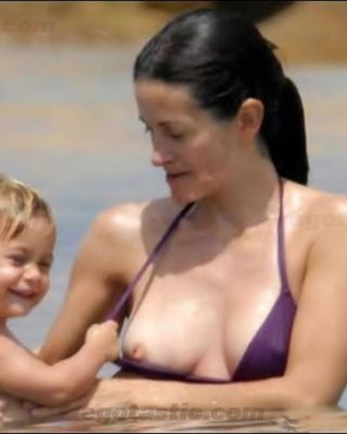 breanna de la torre recommends courtney cox nipple pic