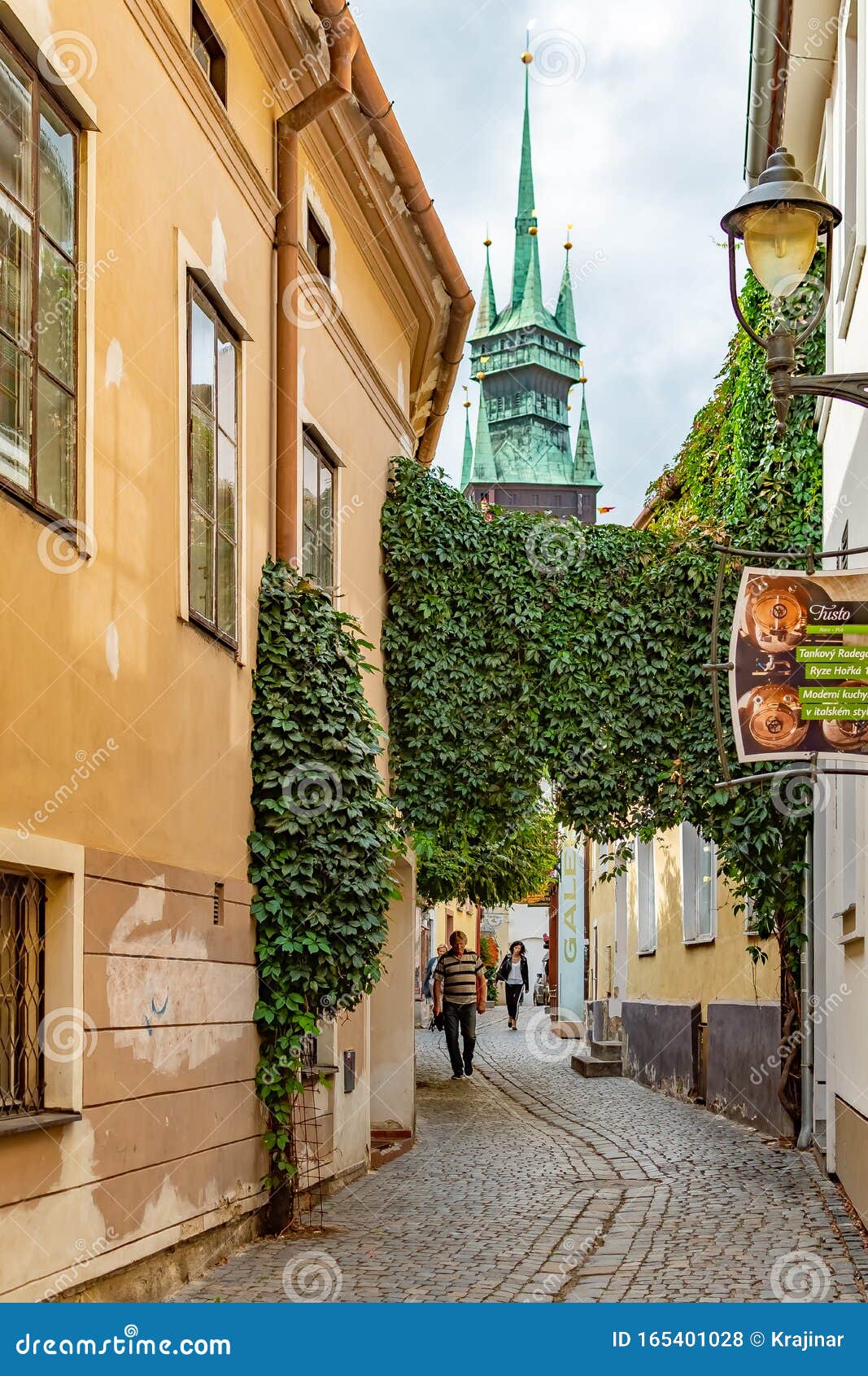 brian d roberts recommends Czech Streets 30