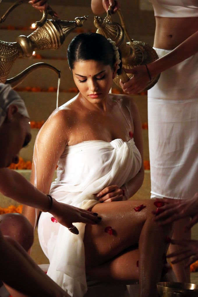 bryce simon like sunny leone bathing photo deedee nguyen recommends sunny leone bathing pic