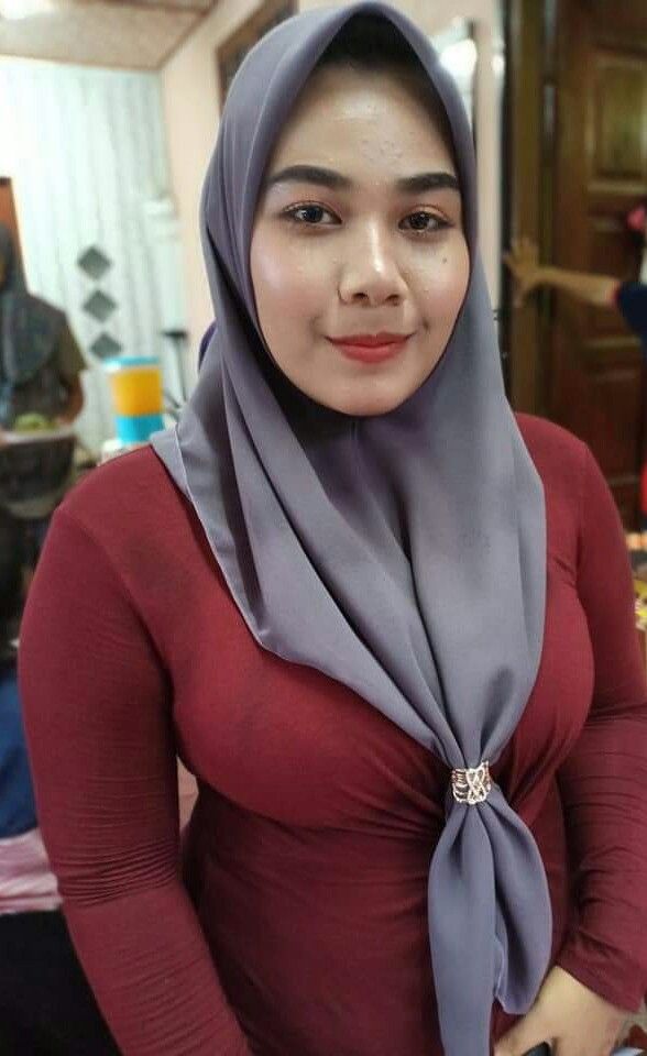 jilbab gentot - naked men normal under the table porn videos