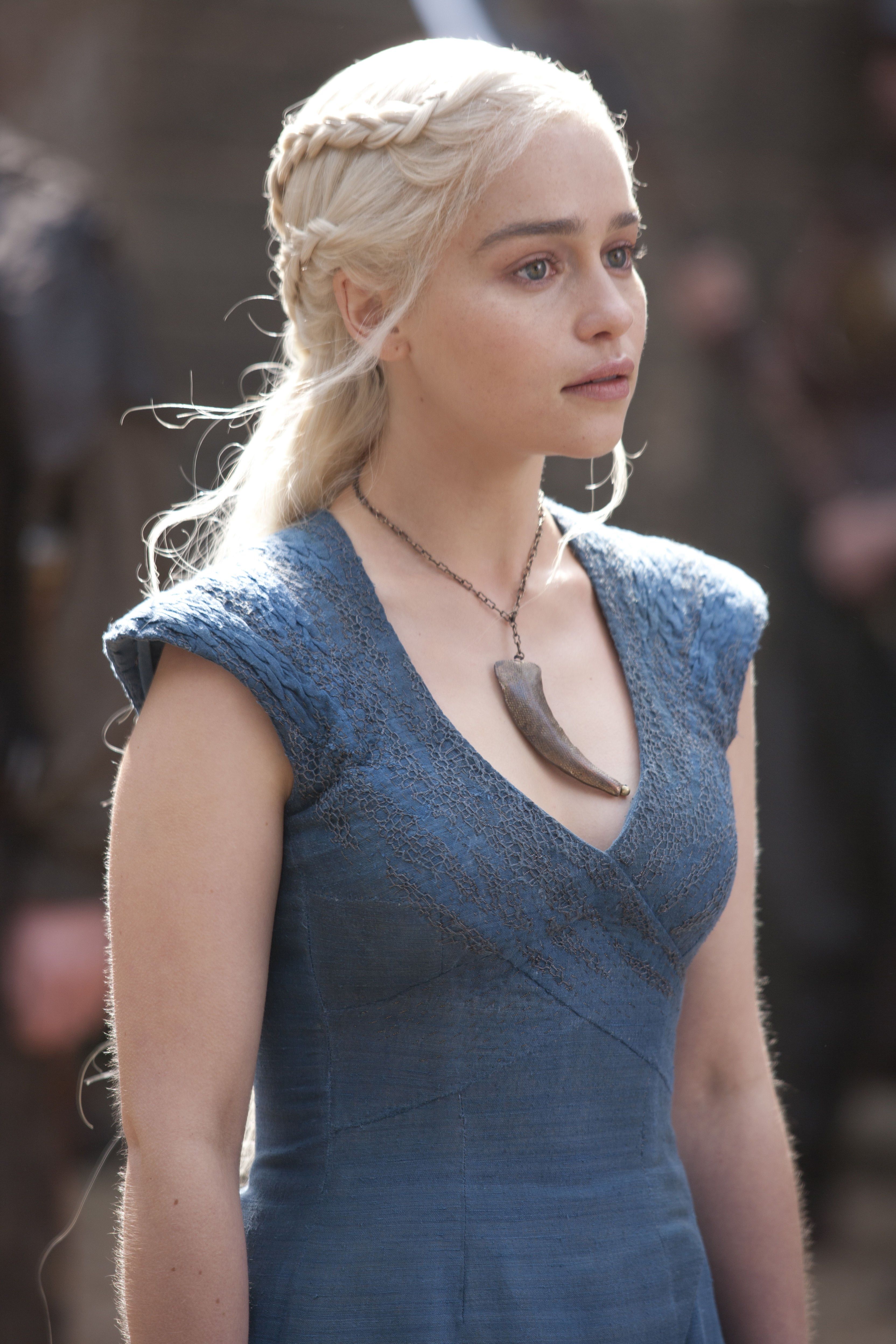daenerys workholes - up skirt pantiless blacked reaw