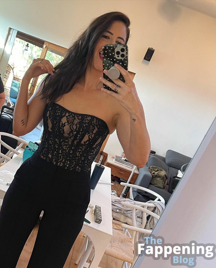 Amateur panty flash hdux un Darcy Carden Nude avatar free