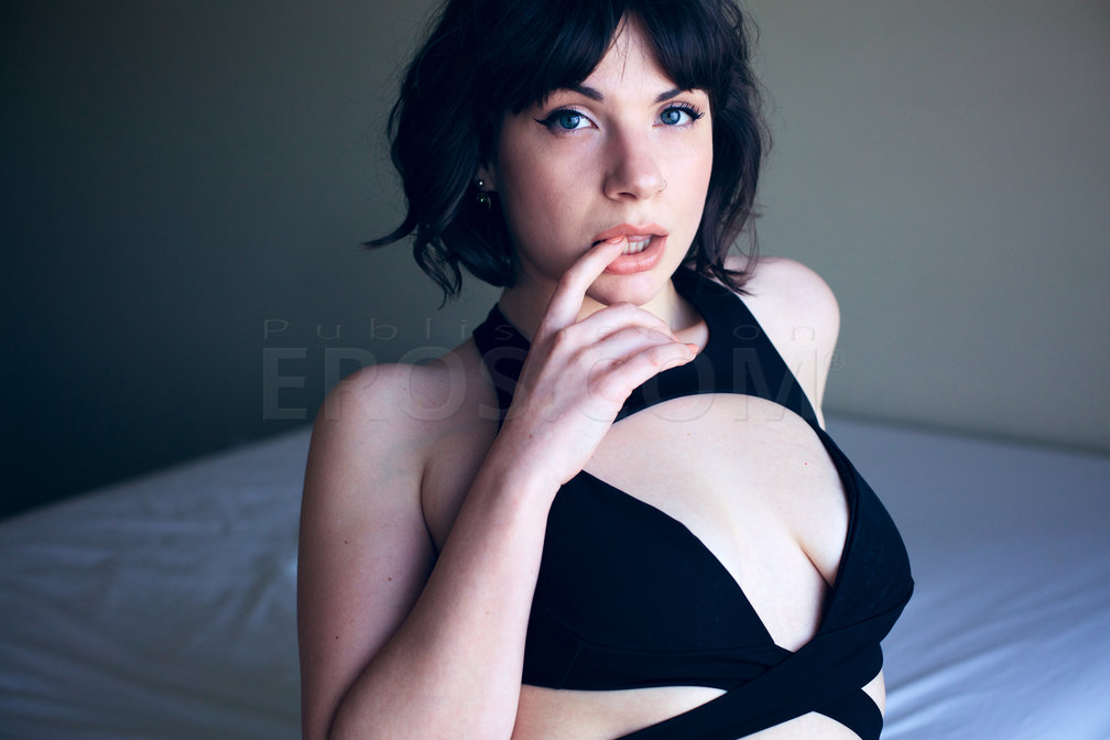 domina bast - bisexual couple share amater nude women