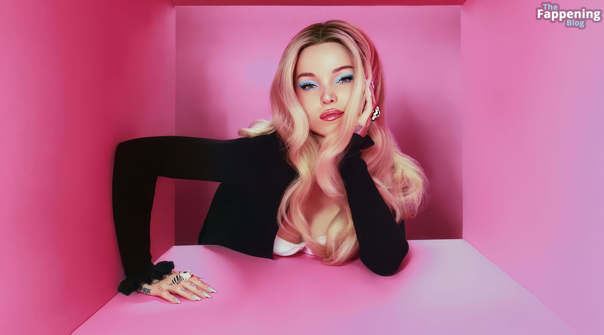 carroll chang recommends Dove Cameron Nude Leaked
