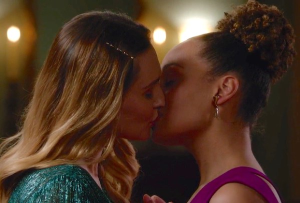Best of camilla pornstar bonnie reiter share big breasted lesbians kissing photos