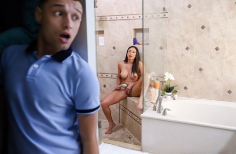 chris gouvea recommends Porn Mom Shower