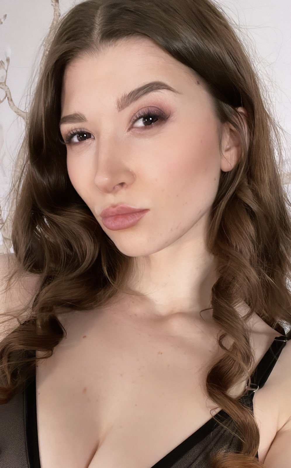 Maika monroe nude sucking dick Eva De Vil hayes xxx