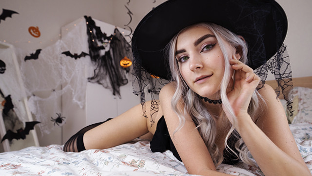 chris mikhail recommends Eva Elfie Swallow