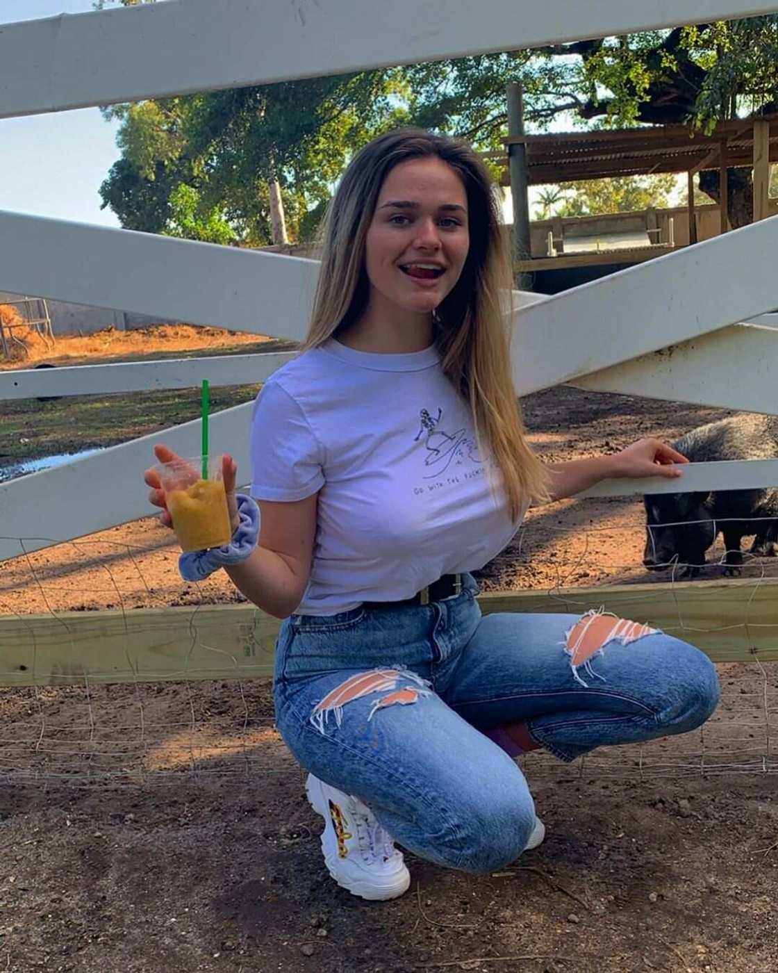 delphine lucas recommends megnut leaked pic