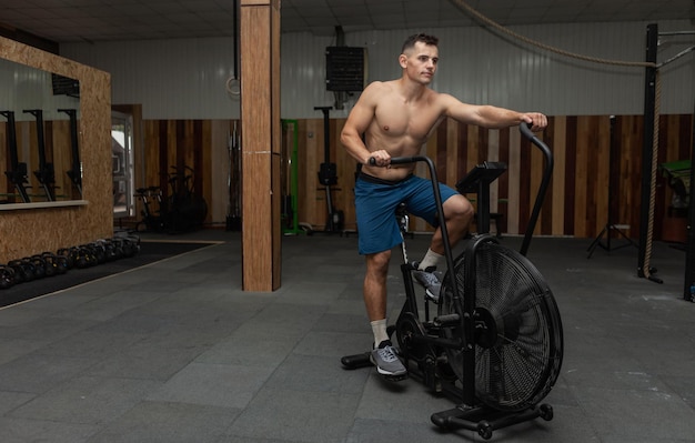 daron holmes add photo naked on exercise bike