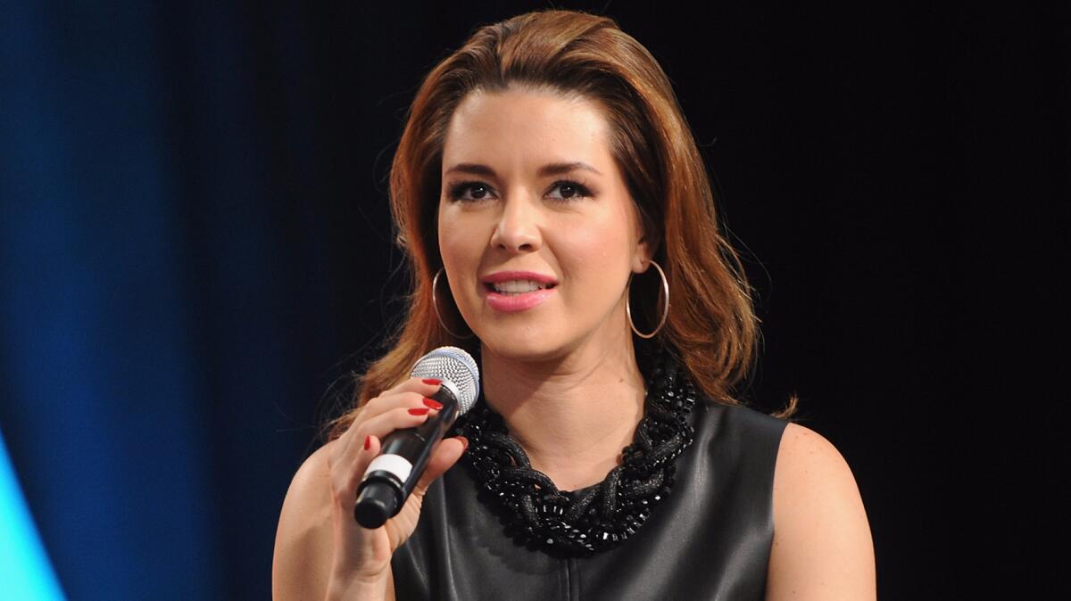 aaron derrick share naked pictures of anne hathaway