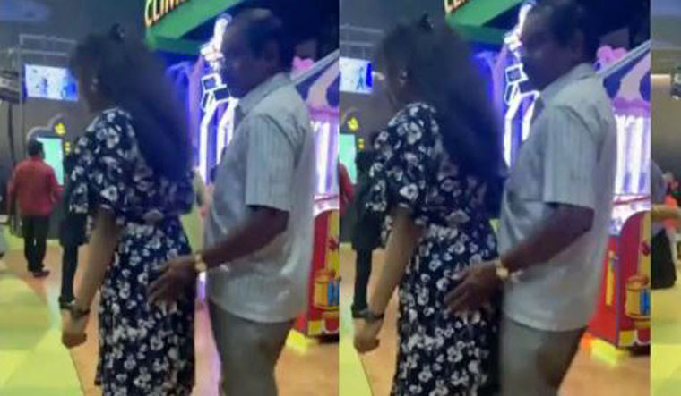 azzahra maharani recommends Gropping In Public