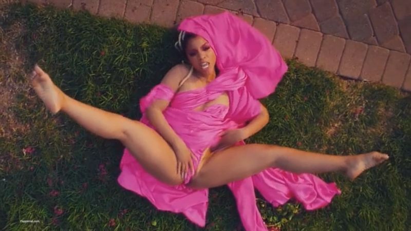 Saharra huxly louis mi Halle Bailey Nude lick clitoris