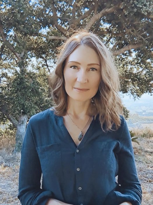 desmond bowman recommends Julia North