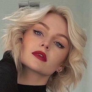 angeline bostan recommends kris collins onlyfans pic
