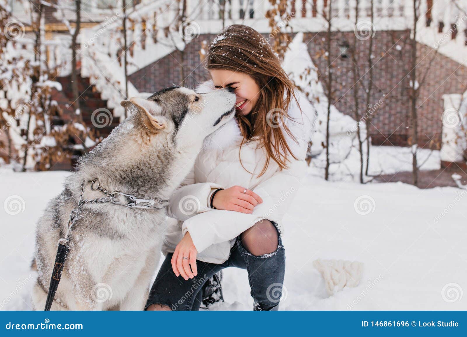 bernadette go recommends licking outdoor pic