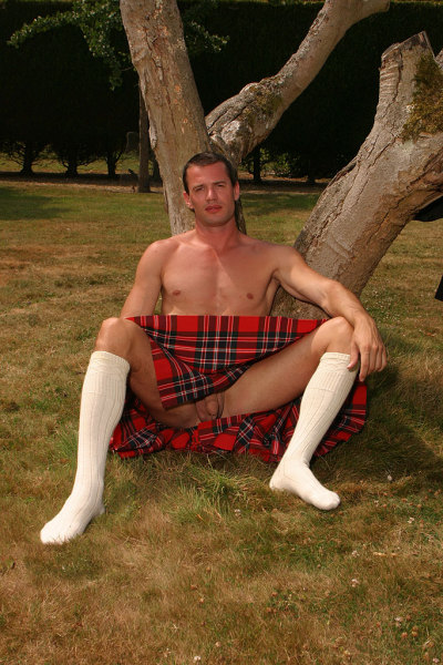 men in kilts porn - cfnm flasher emilia bunny