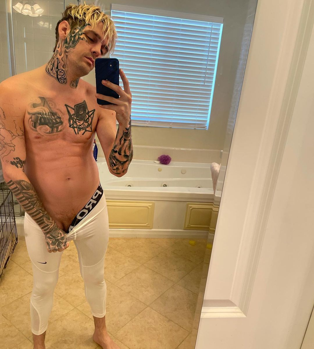 buzz jones add nude aaron carter photo