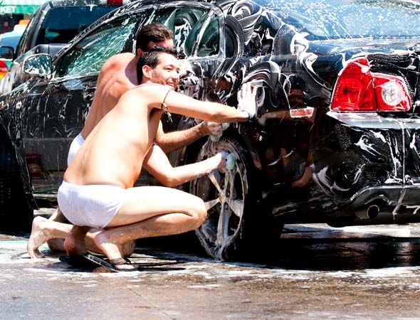 nude car cleaning