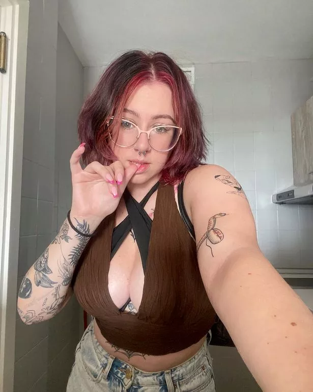 dominique childress like onlyfans glasses photo candice flemming recommends onlyfans glasses pic
