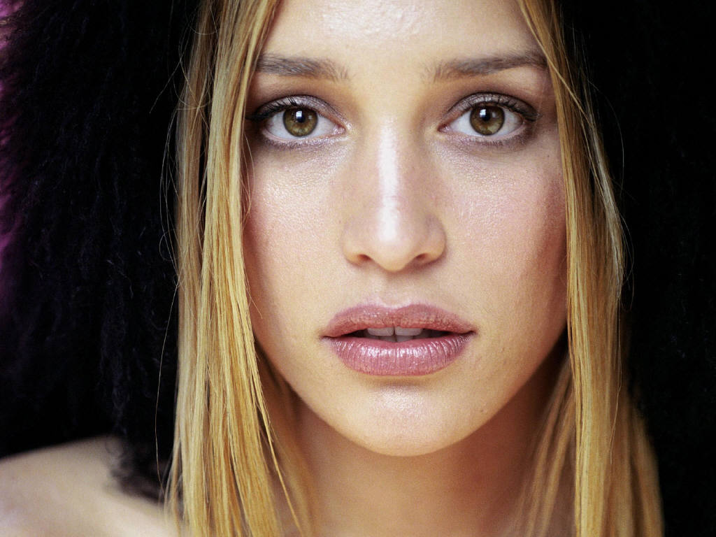 piper perabo naked - public agent pick up best gfe