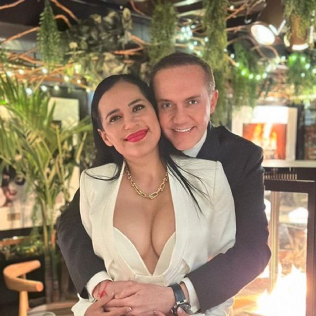 bryan fugere recommends Sexy milf lesbian