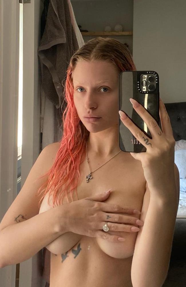 anthony perez recommends sister posing naked pic