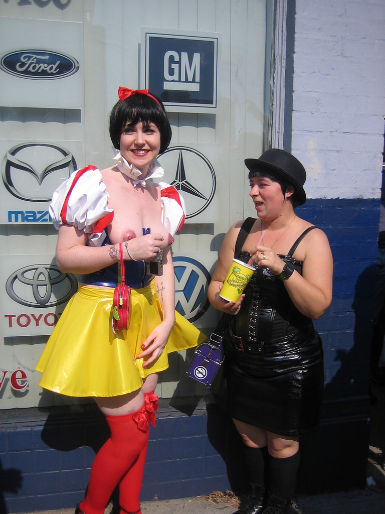 chris banda recommends Snow White Naked