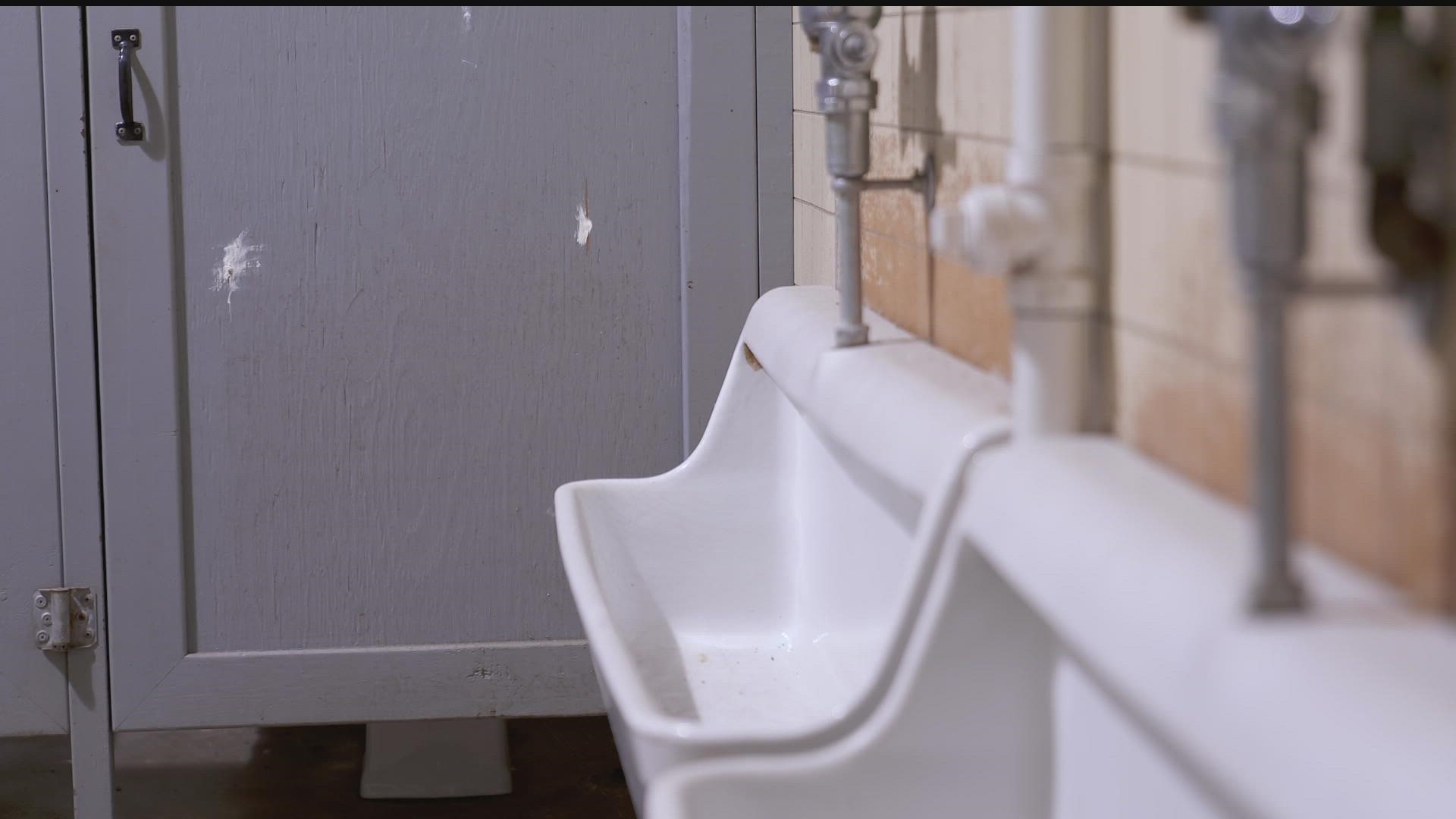 ali hod recommends Spying At Urinals