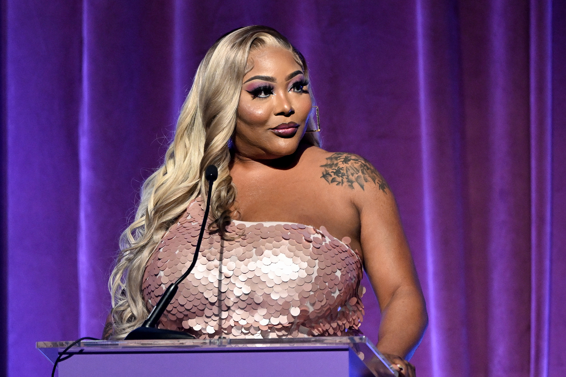carmen dickson recommends Tranny Deepthroat