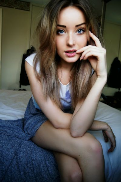 true amatuer models pics - teenage lesbian fingering holly molly dp