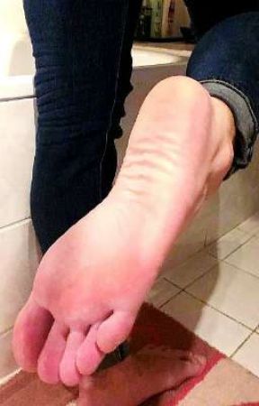 Best of urlocalmodel of leak autumn kate share worshiping male feet photos